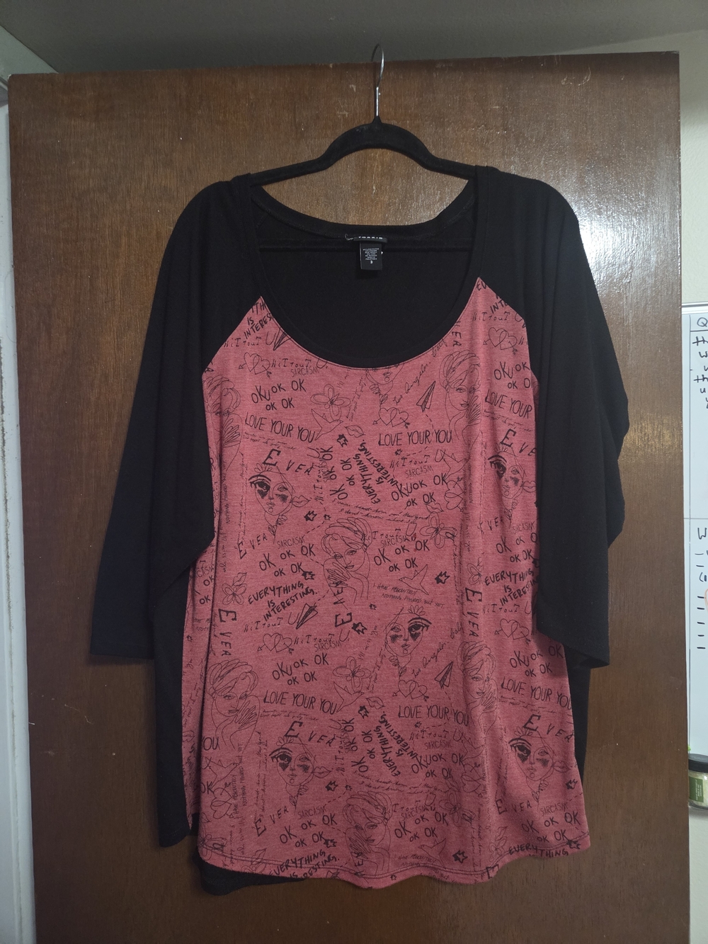 Torrid Size 3 Tunic Raglan Top in black and Burgundy